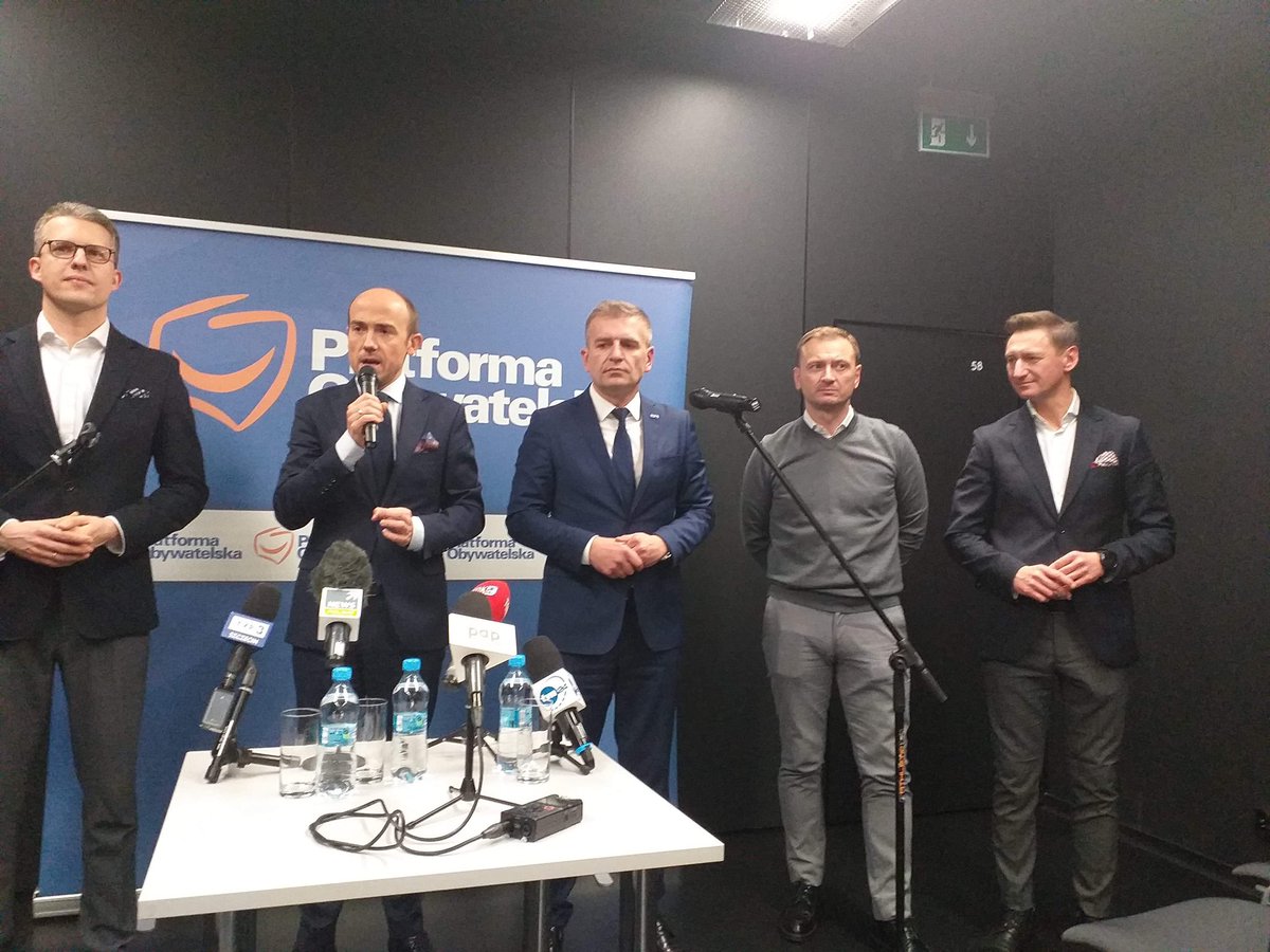 OGeblewicz's tweet photo. Bartek @Arlukowicz poparł Borysa @bbudka w czasie naszego spotkania z członkami PO w regionie zachodniopomorskim! Ale zaapelował o połączenie sił w PO z @TomaszSiemoniak i innymi kandydatami. Taka ma być nasza PO. Silna razem💪 Silna różnorodnością💪 https://t.co/1Pls0wlV7v