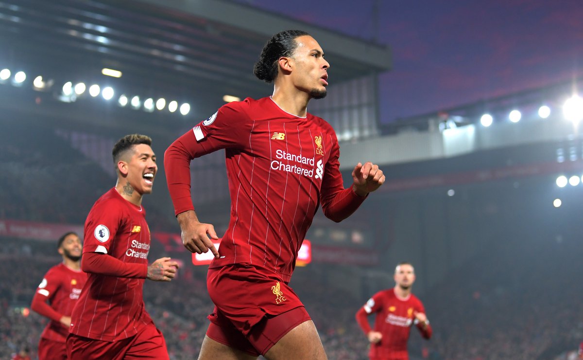 goal's tweet photo. Liverpool haven't lost any of their last 1️⃣0️⃣2️⃣ league games at Anfield when they've been ahead at half-time, a run stretching back to 2009 😮

Big team talk needed from Ole... #LIVMUN https://t.co/YpPodEUfce