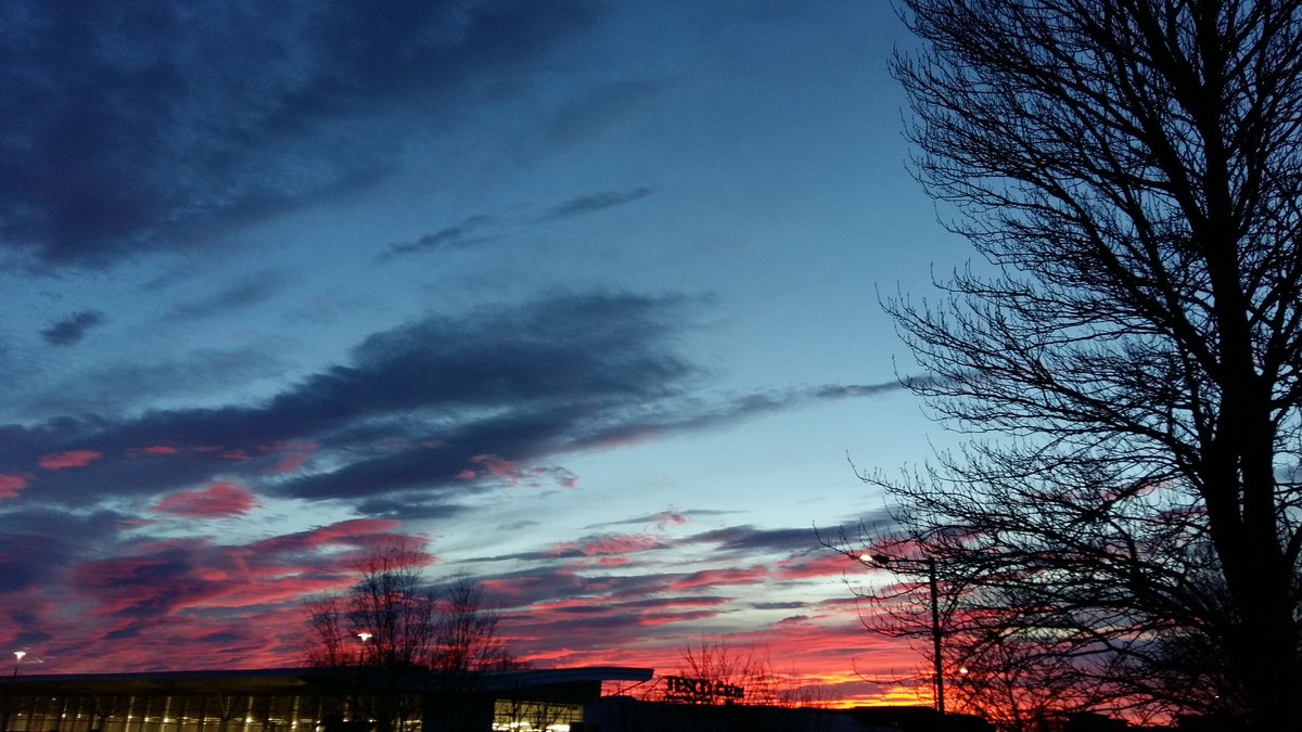 Diana_McCobb's tweet photo. @BBCScotWeather @BBCWthrWatchers #BalgreenDi #Corstorphine #Edinburgh #sunset https://t.co/PthgDAgw1o