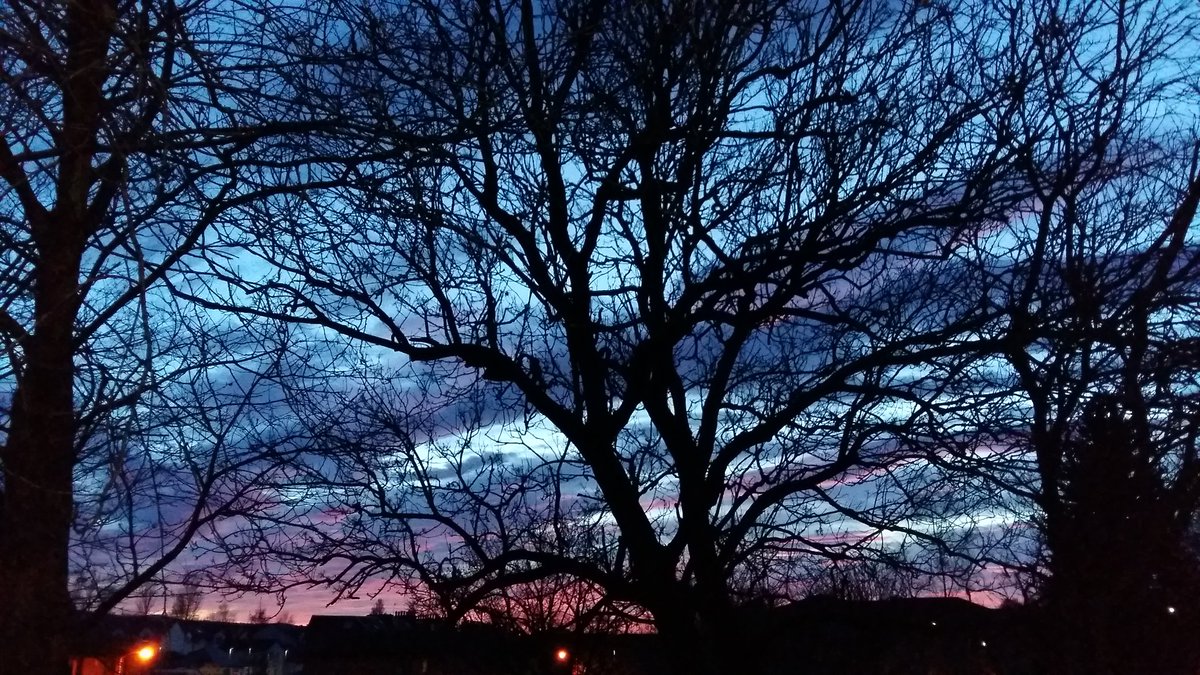 Diana_McCobb's tweet photo. @BBCScotWeather @BBCWthrWatchers #BalgreenDi #Corstorphine #Edinburgh #sunset https://t.co/PthgDAgw1o