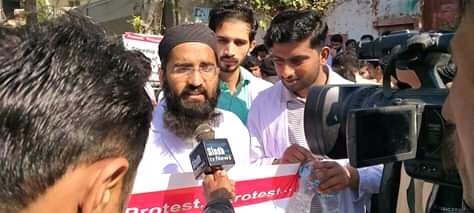 MohammadWaqasM7's tweet photo. Young students in lab coats chanting for their rights, that atmosphere is something else
#SindhPharmacistsRights https://t.co/vHb3Y9Ialx