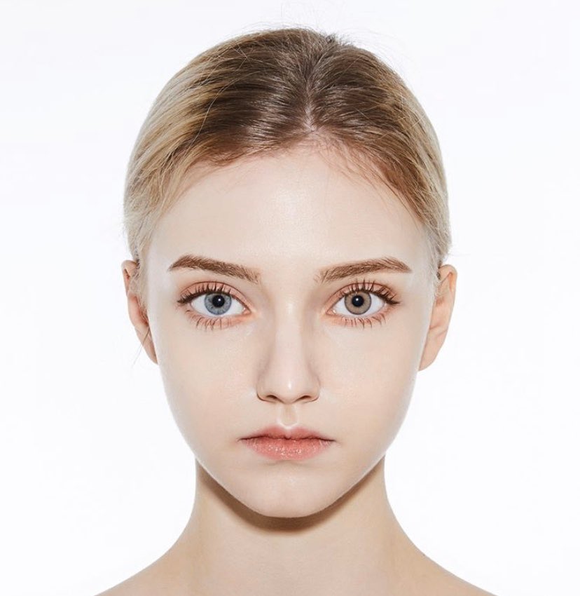 このモデルさん可愛すぎるんだが、上瞼と同じアイシャドウを下瞼にも乗せる、いわゆる囲み系のアイメイクはドール感増してさらに可愛くなる https://t.co/zlZTx39kVw