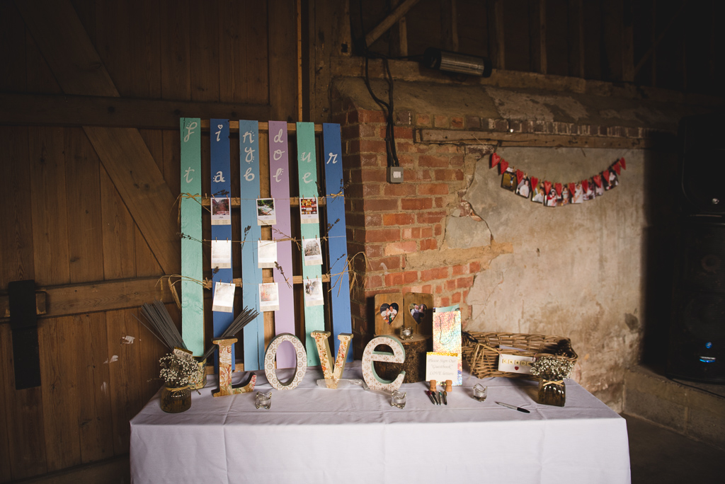 MrsPandP's tweet photo. A Gorgeous Wiltshire Barn Wedding with beautiful rustic touches and hints of pastel tones
Images -  @HelineB
https://t.co/QhhmFpIK9g https://t.co/hCHPgtLoVw