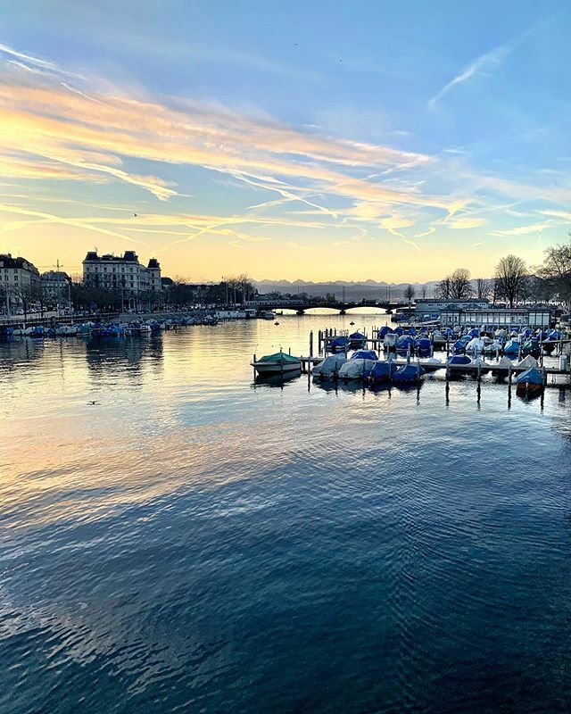 deLeonardisP's tweet photo. Du u see the 🏔??? #wolken #clods #mountains #hellozurich #sky #zurich #switzerland #zürich #zhwelt #winter #visitzurich #landscape #clouds #himmel #beautiful #sonnenuntergang #sunset #züri #suissebook #blickheimat #zürichcity #suisse #zurichsee #limm… https://t.co/KMjpv1RQdX https://t.co/FVXmpizj5y