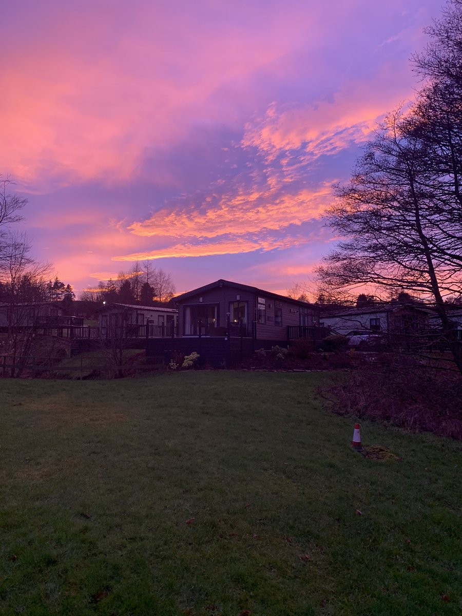 MrRed_frenchie's tweet photo. View from the lodge tonight 😍❤️🥰🏴󠁧󠁢󠁳󠁣󠁴󠁿 #dunoon #Scotland #scotland_ig #bbcscotweather #myargyll #dunoonpresents #argyllandbute #beautifulscotland #argyllholidays @Argyll_IslesApp @StormHour @dunoonisawesome @Western_Ferries @wildaboutargyll @WildArgyll @ArgyllHolidays https://t.co/E5F5uI3t5s