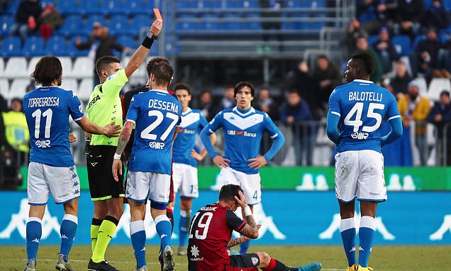 Why always me? Балотелли получил красную спустя 7 минут на поле - изображение 2