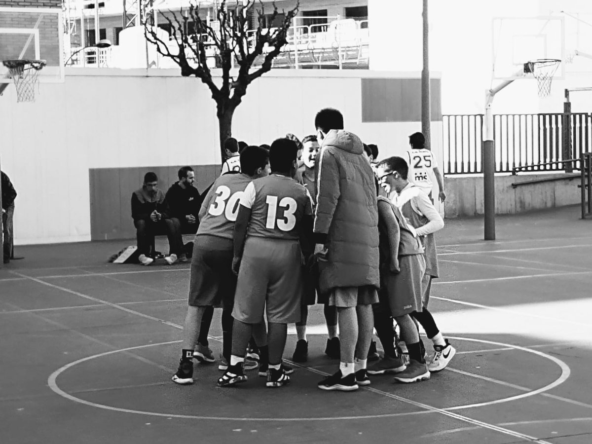 BasketAlmeda's tweet photo. Inici magnífic de la segona fase del #PIMsamc en superar al @BasquetLaieta1 per 62-44 #BàsquetAutèntic #AdnAlmeda https://t.co/bNZDlqd7kc