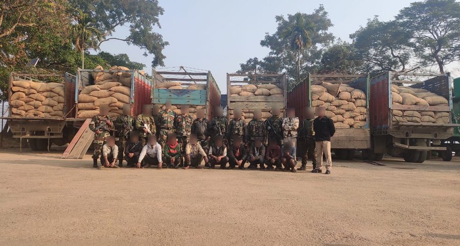 official_dgar's tweet photo. #OperationsNorthEast
#AssamRifles apprehended 10 individuals and seized illegal consignment of smuggled Areca Nut valued more than Rs 6.732 crore from a mobile vehicle check post in Dessoi village, Mokokchung, Nagaland on 17 Jan 2020.
@adgpi @SpokespersonMoD @HMOIndia https://t.co/OMjVqYwjoF