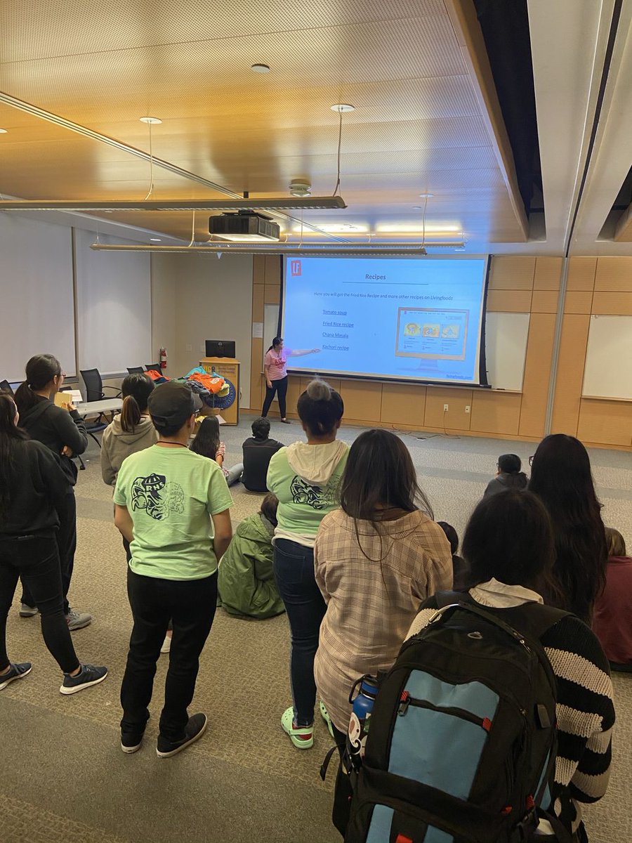 MLHacks's tweet photo. Slideshow karaoke at #rosehack2020 was a fun way for everyone to take a break from their hacks and pick up a 2020 season t-shirt sponsored by @CapitalOne https://t.co/RM3h7Q91k5