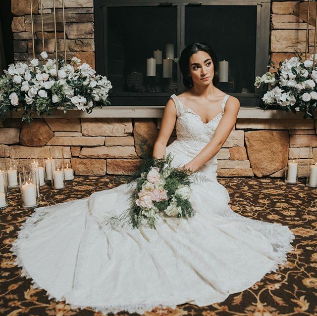 TheIroquoisClub's tweet photo. Our Wisconsin ledge-rock fireplace + this dress = stunning! 
Head Planning &amp; Designing / Bouquets &amp; Centerpiece: @designquintessentials
Designing / Ceremony Flower / Furniture Flower : @flowersmith_studio
Photo Credit: @ilzelucerophoto
Gown: @krustallosc… https://t.co/2P7OCzKgpQ https://t.co/Frrlg6WoJf