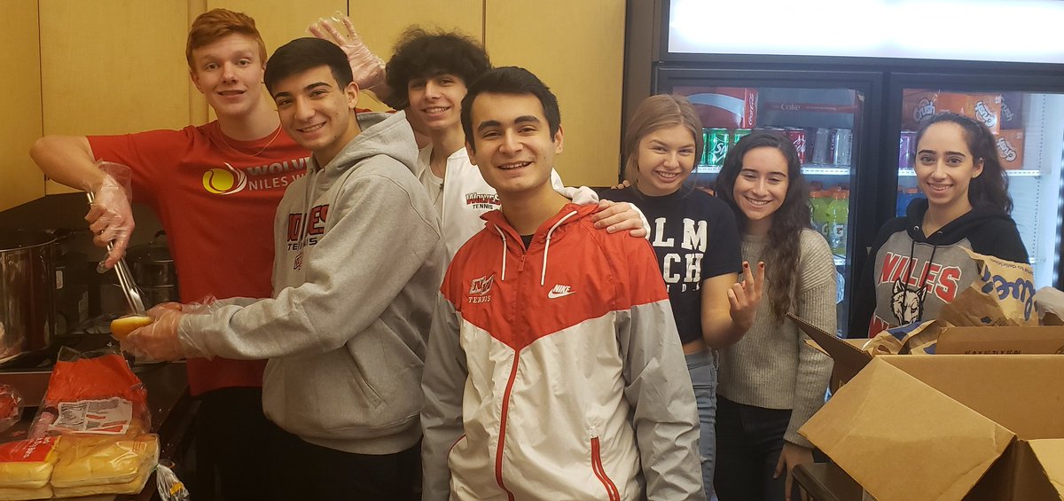 NiWeHiTennis's tweet photo. 🎾 The tennis players are holding court in the concession stand today! Thanks to the @NWBoosters for letting us help out! Stop by for a hot dog 🌭!  Go Wolves! @NiWeActivities @WolvesD219  @NWWolvesTennis #nileswest https://t.co/5ThnghNn1V