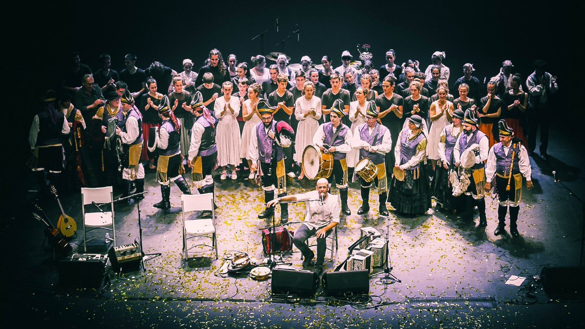 Korrontzi's tweet photo. Ayer sábado conciertazo en #Barakaldo ¡GRACIAS! / Atzo larunbata kontzertu itzela Barakaldon, ESKERRIK ASKO! AUPA MIKELE!

#korrontzi2020 #mikele #korrontzibenefic @Oinkari @AurreraDantza @alkartasunadt @ImpulsaT_Lama2 @TeatroBarakaldo @AudiomicOficial @JeikiDantzan @MIE_Elkartea https://t.co/6pHKRlIVAQ