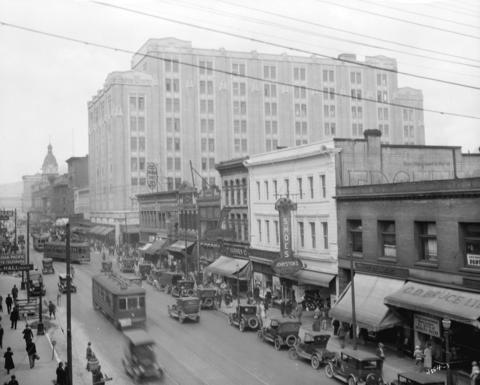 Fun Fact:
In 1920, Vancouver surpassed Winnipeg in size, which was the main city of western Canada up until this point. (-Tourism Vancouver)

📸: View of Robson Street from Homer Street, ca. 1927. City of Vancouver Archives