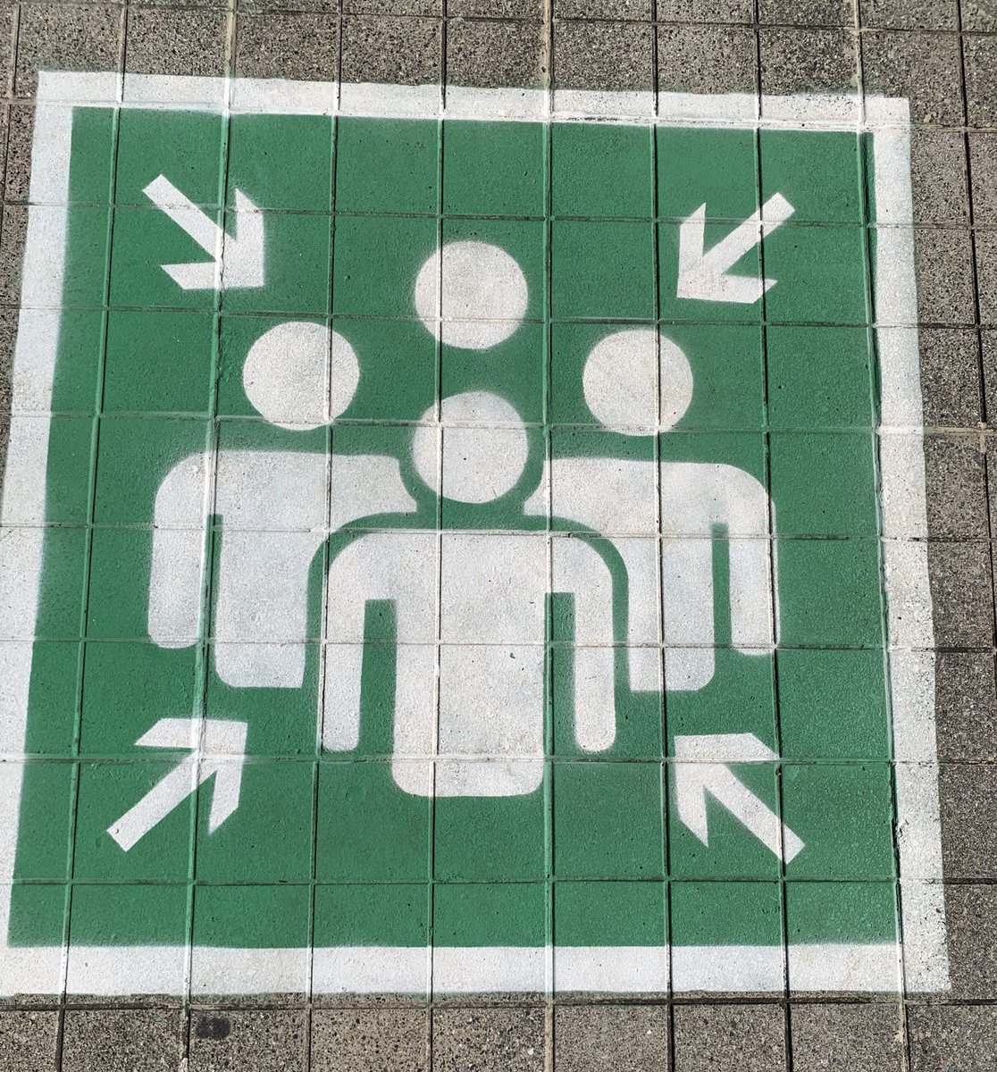 EducacionRDo's tweet photo. 2/2| Estos ejercicios se llevaron a cabo realizando la maniobra de autoprotección, “cúbrete, agáchate y protégete”, como el primer paso del protocolo de simulacro anti sismo. https://t.co/kJ7J9CLBX5