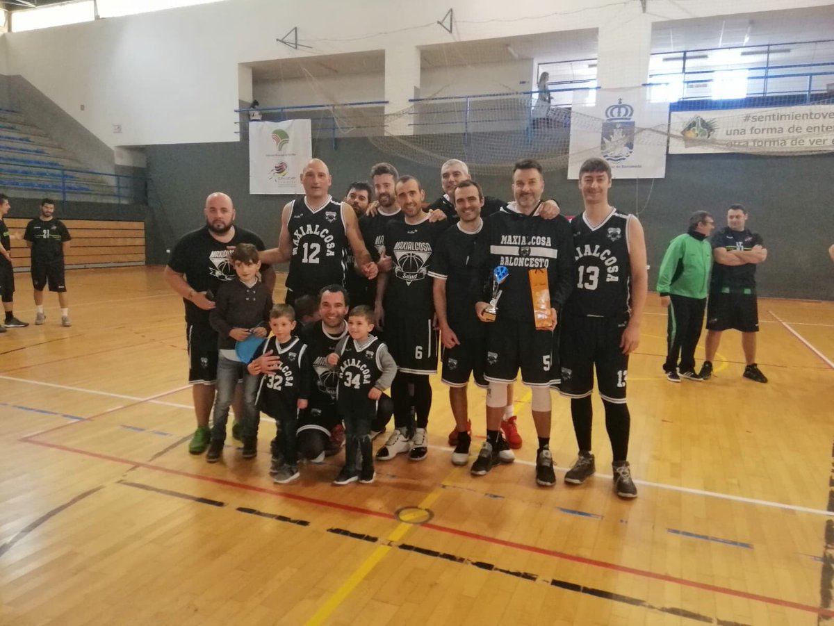 Campeones!!! Torneo disfrutado durante la mañana de hoy en Sanlucar de Barrameda con ⁦<a href="/CD_LOSFIERAS/">CD LOS FIERAS</a>⁩, San Fernando y el equipo local. Gran remontada en las semis y muy buen partido en la final. Se nos resistía este torneo pero ya tocaba. 1,2,3, salud🏀🏀🏀