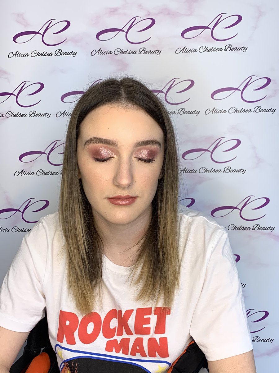 BeautybyAC's tweet photo. Pink glam for Carrie-Ann π
Save 30% when you book for yourself and a friend!!
Message us or call 07539 437 111 to book now!π₯°
#pinkglam #pinkeyeshadow #makeupartist #makeupartistsworldwide #muasupport #southwalesmua #blackwood #highstreet #salonbased #aliciachelseabeauty https://t.co/9mdg3SSgSH