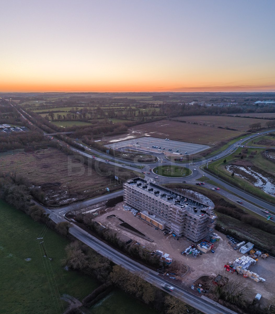 BicesterDrone's tweet photo. @HolidayInn construction progress in Bicester, Oxfordshire.
#drone #dronesforgood #constructionuk #Construction #building #bicester https://t.co/VeWp66GURg