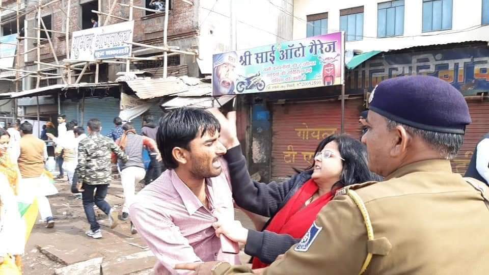 जब दलित डिप्टी कलेक्टर #प्रिया वर्मा को भाजपाई गुंडों ने पीछे से छुआ बाल पकड़कर खीचे तो राजगढ़ कलेक्टर निधि निवेदिता ने चंडी का रूप धर आतताइयों को सबक सिखाया# नारी शक्ति vs संघी गुंडे <a href="/BhimArmyChief/">Chandra Shekhar Aazad</a> <a href="/Profdilipmandal/">Dilip Mandal</a> <a href="/CMMadhyaPradesh/">Chief Minister, MP</a> <a href="/digvijaya_28/">Digvijaya Singh</a> <a href="/JVSinghINC/">Jaivardhan Singh</a> <a href="/jarariya91/">Devashish Jarariya</a> <a href="/VTankha/">Vivek Tankha</a>