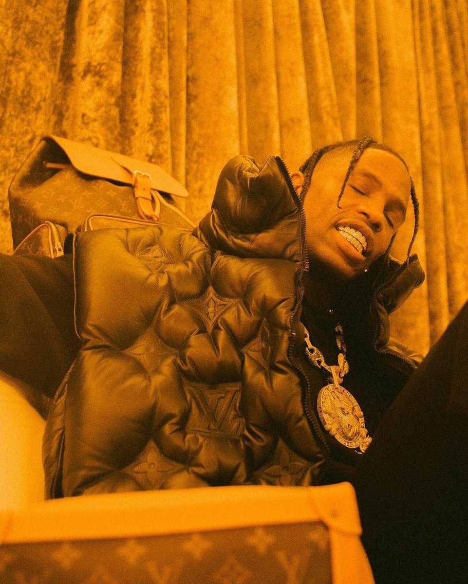trendsandtags's tweet photo. Stepping into fashion week like
#TravisScott
#Trendsandtags https://t.co/ZXhge2ubpD