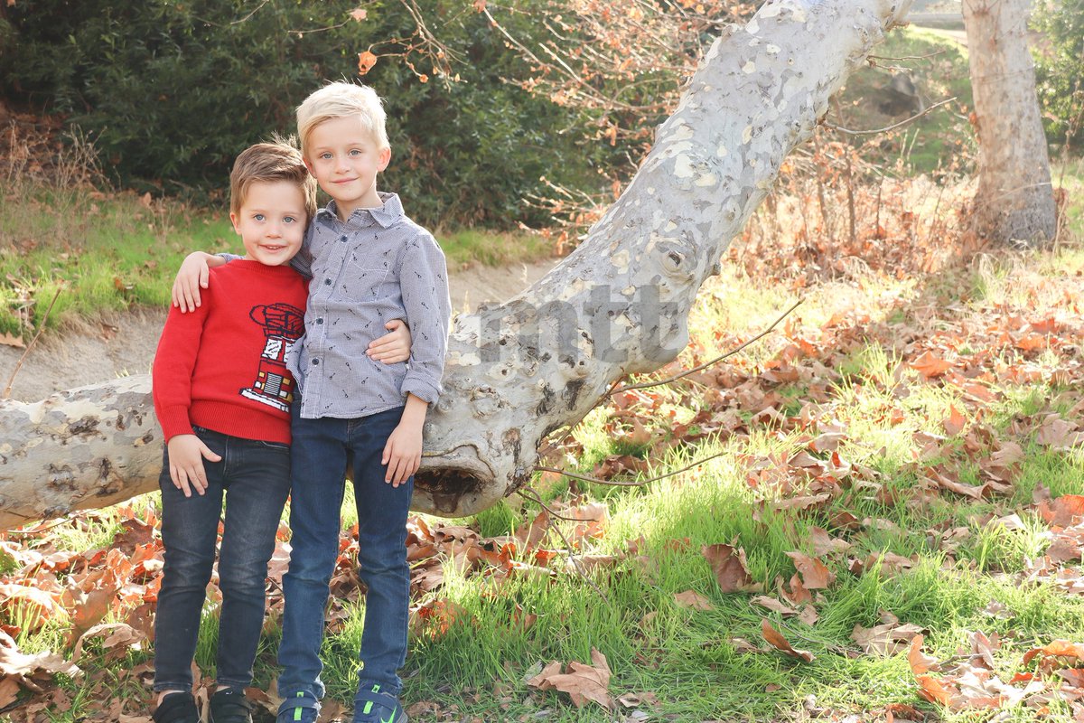mttphotograph's tweet photo. Family Portraits for ANY occasion ❤️©️2020 https://t.co/9x1zQw5LUO

#familyphotography #potrait #holidays #newyear #family #photo #picoftheday #photo #weekendvibes #sunday #kids #park #love #mttphotography https://t.co/7VXjEowwEF