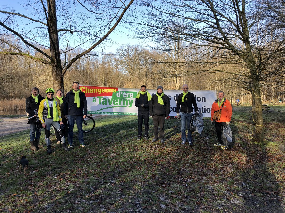 ChangeonsdereT's tweet photo. Un weekend de campagne dans les bois et en forêt ! À #Taverny , nous sommes très nombreuses et nombreux à penser qu'il est urgent de retrouver le sens de la #forêt, de la nature, et de leur redonner droit dans notre Cité !🌳🌳
#ChangeonsdEreaTaverny avec #ThomasCOTTINET
#cleanup https://t.co/aXQxvo6caF