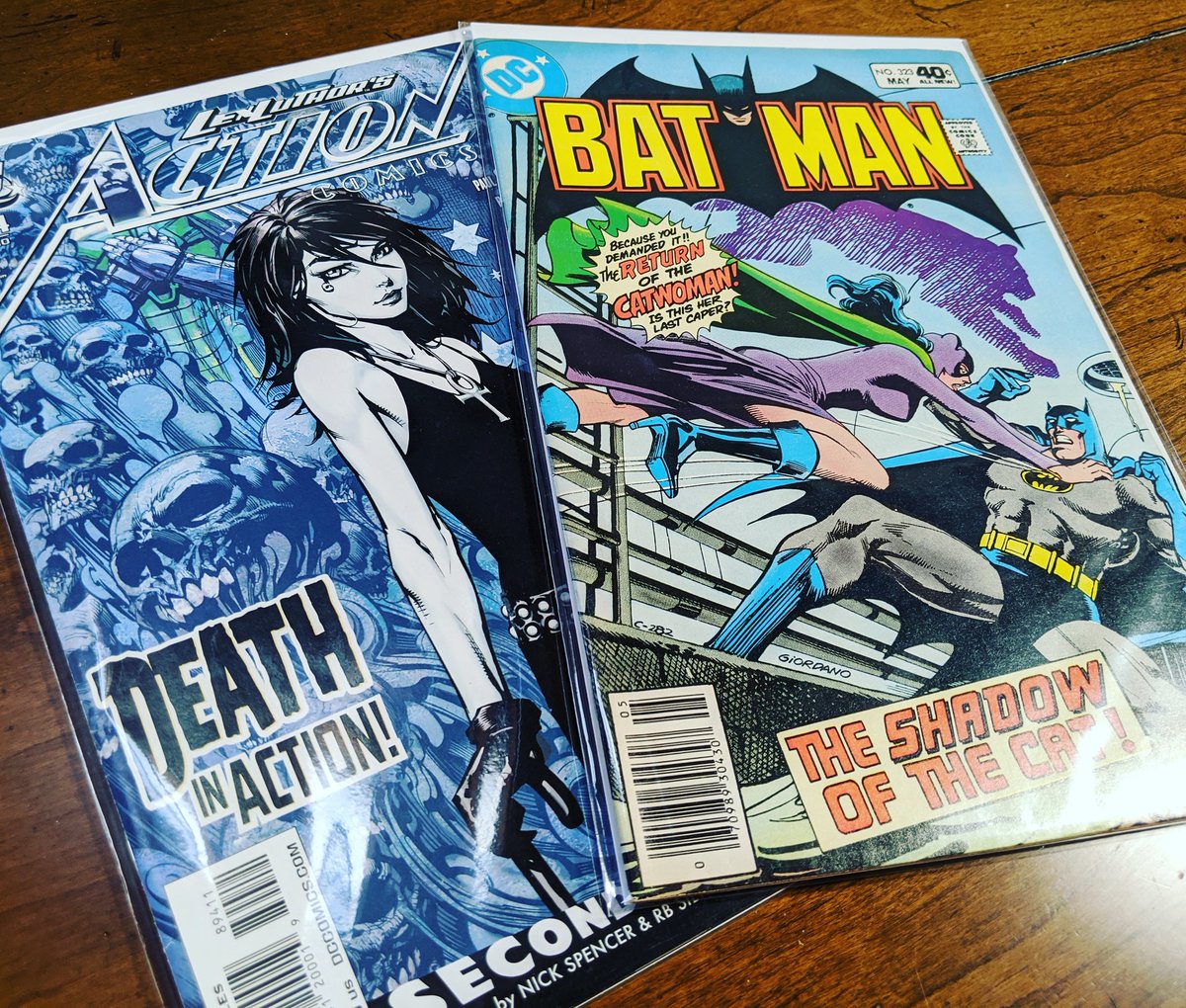 Mmeadejr15's tweet photo. Haven't gone #hunting in awhile but patience is key.... Get it? ;)
#Comics #ComicBook #BackIssues #ComicKeys #Batman #DCComics #NeilGaiman #Death #ComicMode https://t.co/FBFtppHCz4