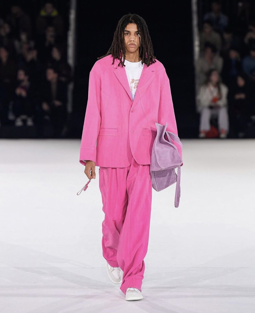 thecatswilliams's tweet photo. Some of my favourite looks from the @jacquemus winter 2020/21 runway show https://t.co/E9peyc5T2a