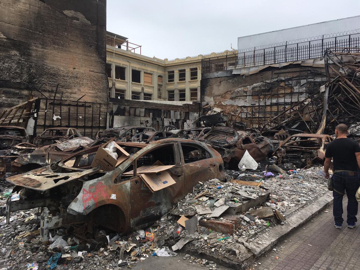 Veteranadel73's tweet photo. Así está Valparaíso. Es una verdadera zona de guerra. https://t.co/rX78dL5Y5v
