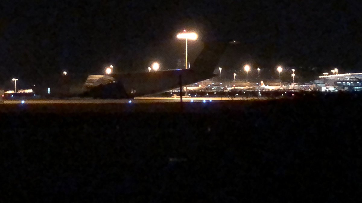USAF 850005 C5M unloading around 11 jeeps ad other stuff
#ZRHMOVEMENTS #WEF2020