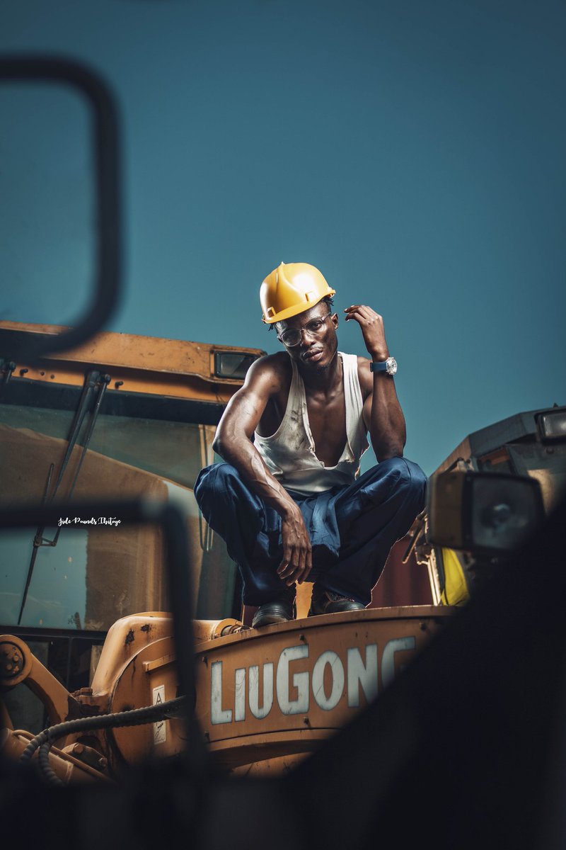 jidepounds's tweet photo. 👷🏾‍♂️Ise logun ise, mu ra s'ise ore mi, ise ni gbe ni de bi giga, Iya re lowo lowo, baba re le lesin lekan, mu ra s'ise ore mi.📌

Translation:⚙️
👨🏾‍🔧Work is the antidote for Poverty
Be hardworking my Friend
Hardwork will take you to great places 
.
Kindly Retweet ♻️ https://t.co/sxYhlFuFgW