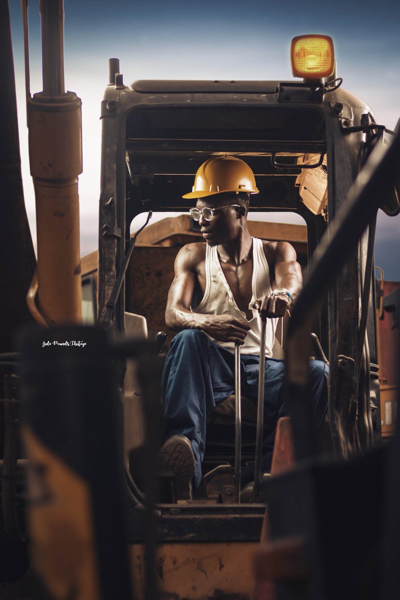 👷🏾‍♂️Ise logun ise, mu ra s'ise ore mi, ise ni gbe ni de bi giga, Iya re lowo lowo, baba re le lesin lekan, mu ra s'ise ore mi.📌

Translation:⚙️
👨🏾‍🔧Work is the antidote for Poverty
Be hardworking my Friend
Hardwork will take you to great places 
.
Kindly Retweet ♻️