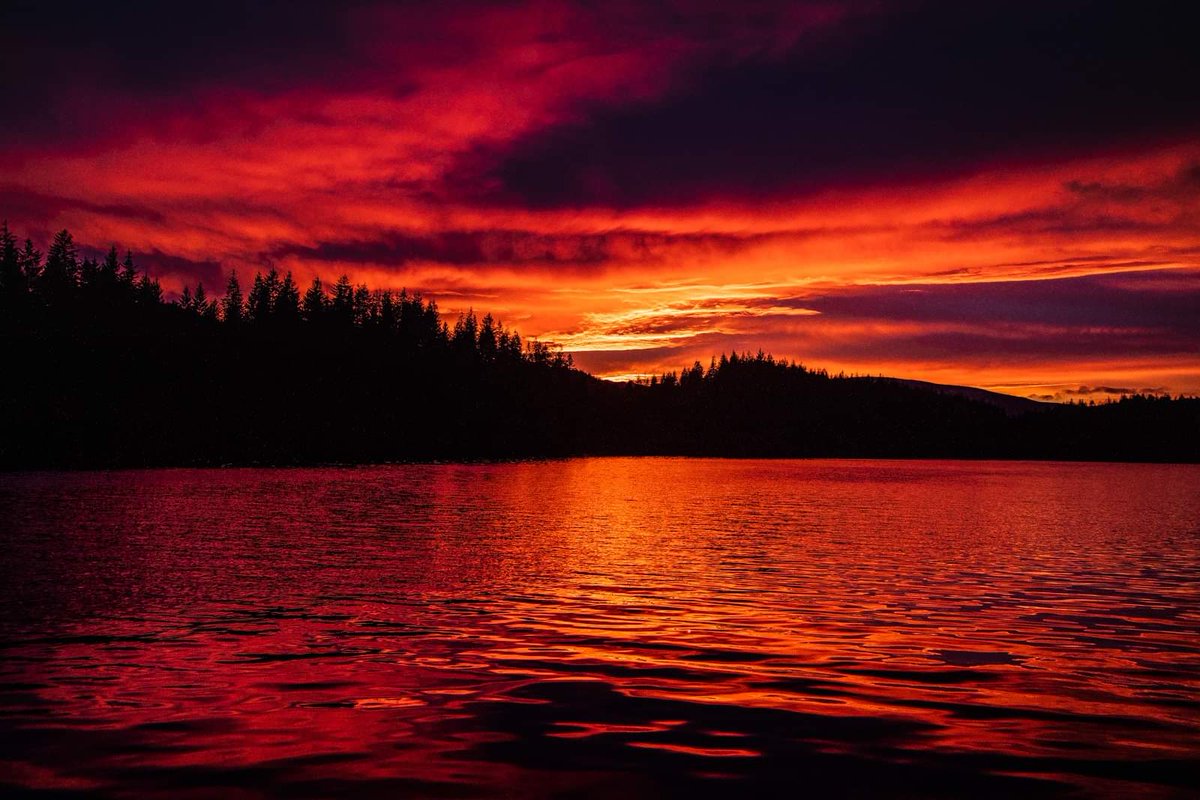 The Balrog came to Loch Ard this evening 🔥 <a href="/VisitScotland/">VisitScotland</a> <a href="/lomondtrossachs/">Loch Lomond & The Trossachs</a>