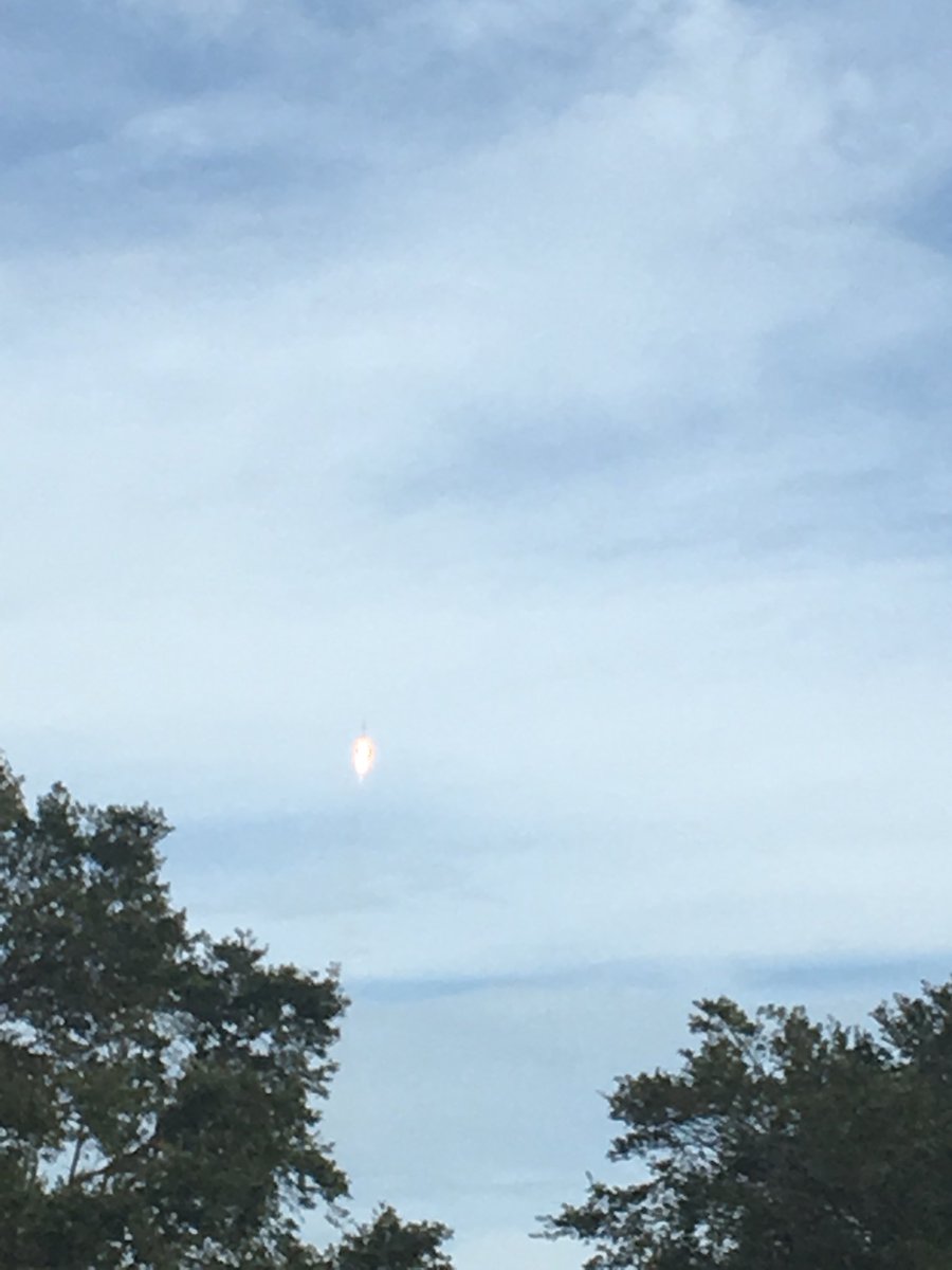 Lansing_History's tweet photo. Space X rocket launch from KSC-  10:30 AM. https://t.co/Iu8j8zihFF