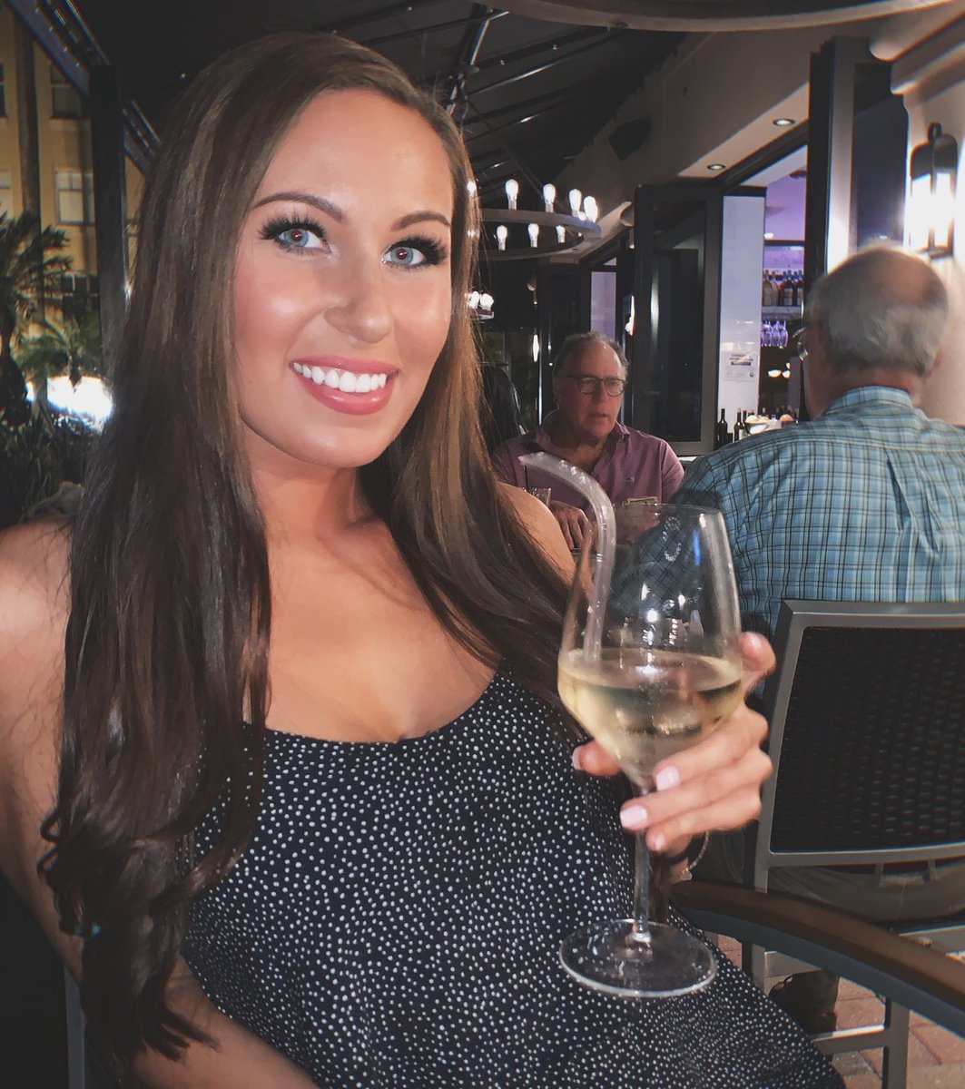 DVineStraw's tweet photo. Life's too short to drink bad wine. 🙂 Cheers to a beautiful weekend!🥂😃 Shout out to the lovely @casenyastone ❤❤❤ #dvinestraw #dvinewinestraw  #aeratedwine #reusablestraw #ecostraw #ecofriendly #reusable #bansingleuseplastic #saveouroceans #sustainable #switchthestraw #wineo https://t.co/iijEJMFjU8