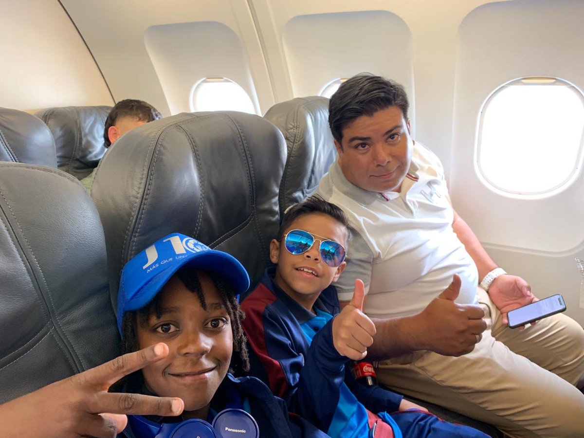 JdiezFc's tweet photo. @JdiezFc ya está yendo para @Ibercup vamos a representar a nuestro país en la categoría Sub 10 con el corazón #diezcomlpersona10comojugador https://t.co/70L0l3bgEg