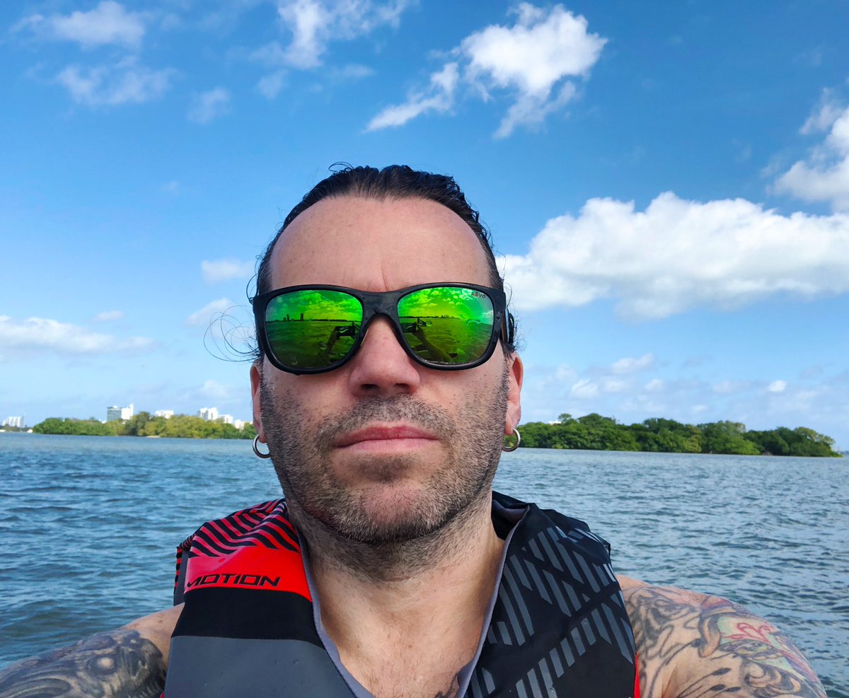 JeremyXWagner's tweet photo. Sunday vibes. ☀️ 🌊
#Sunday #Sun #Sea #Miami #MiamiBeach #SeaDoo #Iguana #JetSki #WakeZone #Ocean #objectsinmirrorarecloserthantheyappear @MiamiBeachNews @MiamiandBeaches https://t.co/PN8pvc1fKy