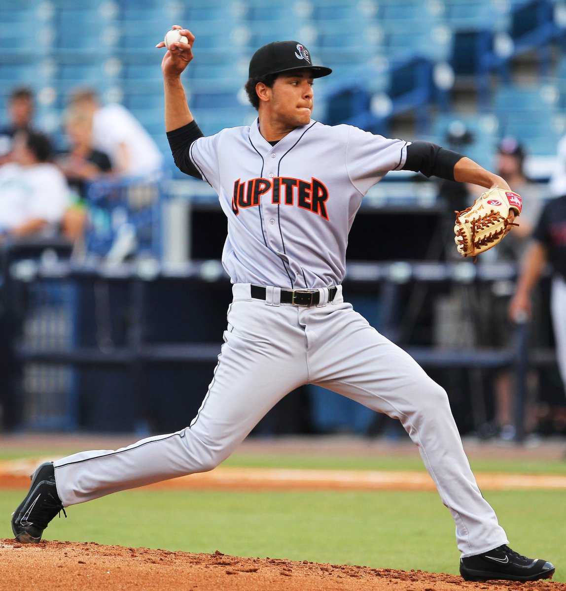 January 19, 2017: The Reds acquire minor league RHP Luis Castillo and two others from the Marlins in exchange for RHP Dan Straily. #RedsVault
