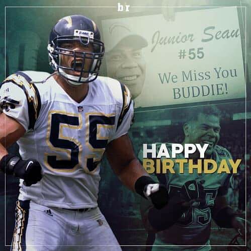 1sdsportsfan169's tweet photo. Happy birthday to Jr Seau, greatest Charger to ever play. Gone but never forgotten. We miss you Buddie. Go Chargers! #Chargers #BoltUp #BoltPride #ChargersFanForLife #55 #JrSeau #Legend #HallofFamer #PrideofOceanside https://t.co/WdvO96r3G3