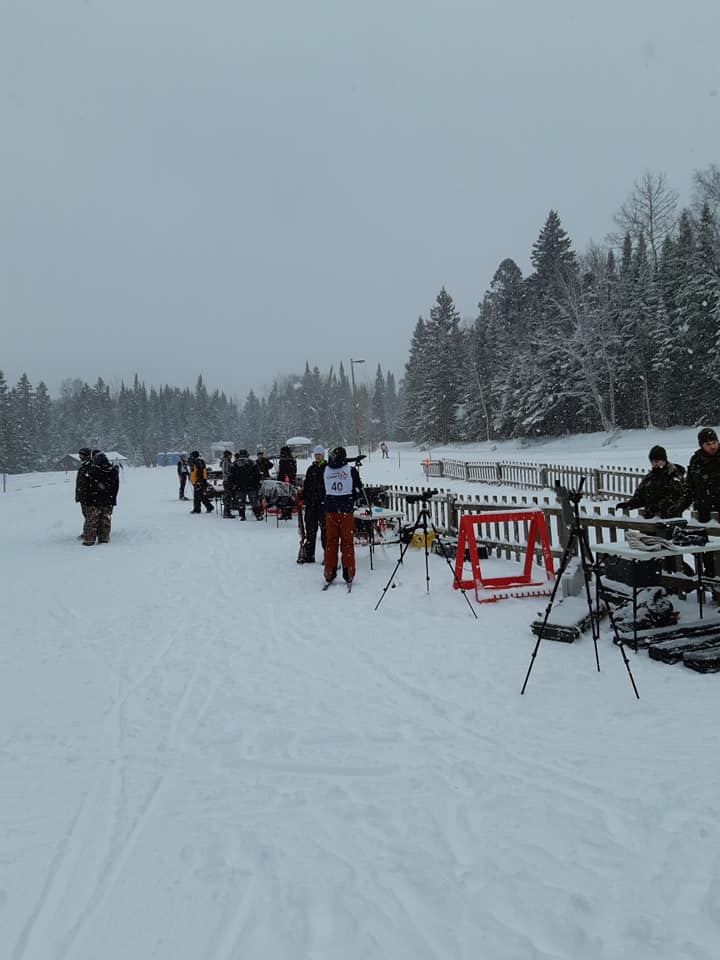 La récente chute de neige signifie que c'est un excellent fin de semaine pour du biathlon! Les compétitions ont eu lieu à <a href="/Kamview/">Kamview</a> à Thunder Bay et <a href="/NakkertokNordic/">Nakkertok Nordic</a> à Gatineau. Les équipes qui réussissent passent à la compétition régionale de biathlon les 8 et 9 février.