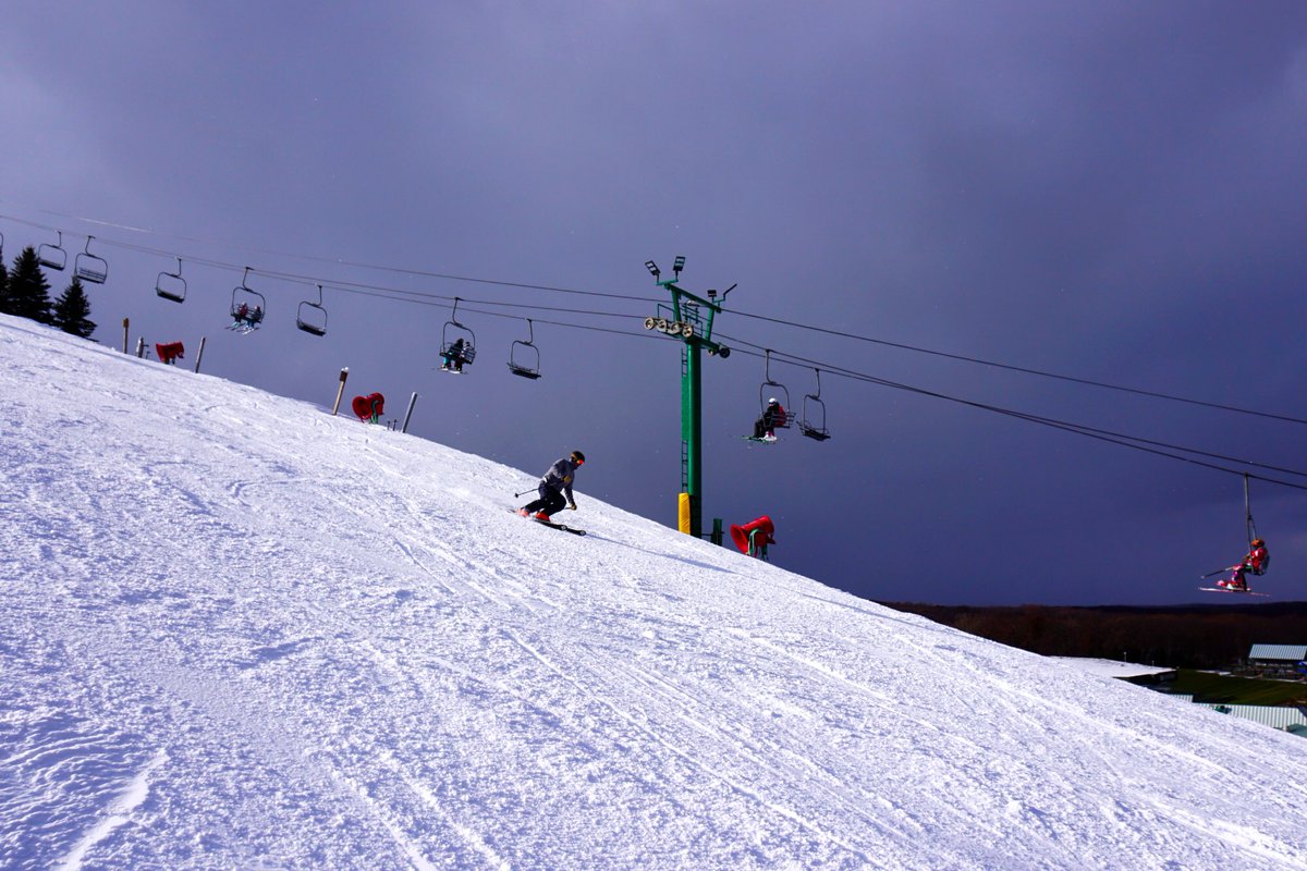 Any day skiing is better than any day at work.  @skipineknob .
#skiing #ski #pineknob #goskimichigan #skimichigan #snowday #skilocal #skilovers