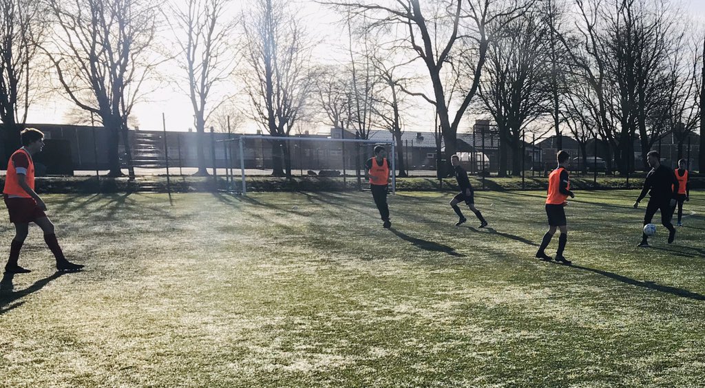 LeahPoole's tweet photo. First weekend coaching since beginning since beg of Dec &amp; was great to work with my senior lads @swcputdfc - been too long! Fab to have @jackrutter2 down to visit. Lads loved getting to play in mini game with him at end of session.. I might let u score against me next time Jack😉 https://t.co/BoV2GXnvrY