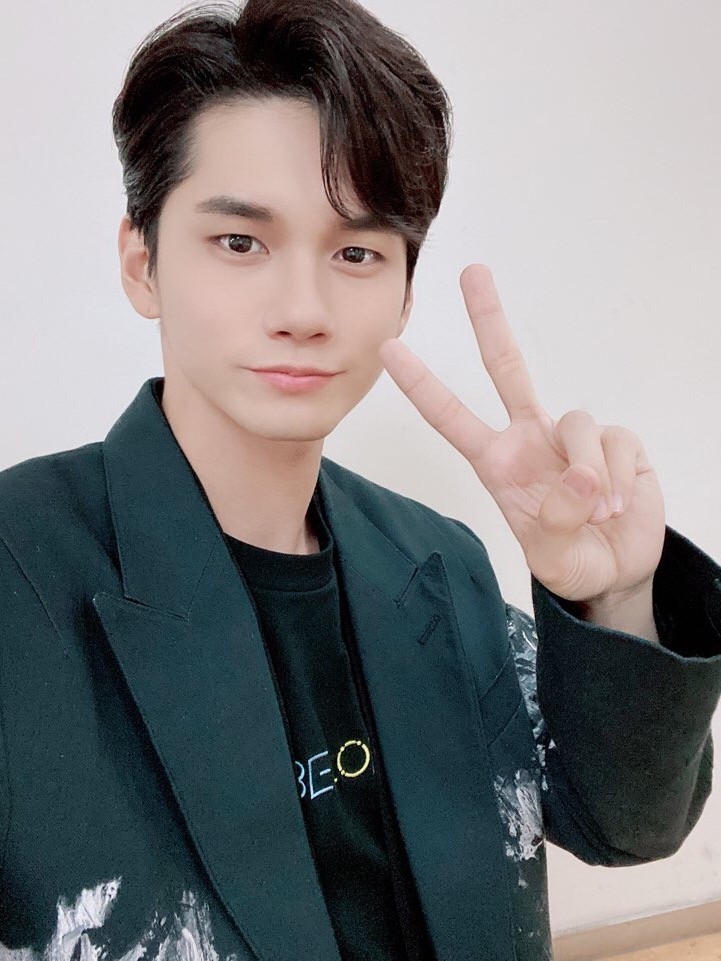 e1xe8GriKcLWJg9's tweet photo. @fantagiogroup @officialtwt_OSW 무사히 태국 팬미팅도 잘 마치고 돌아와서🙆🙆
기쁘네요^^ 성우군😍 오늘도 화이팅! 하셈👍 https://t.co/dOdJtUjuXx