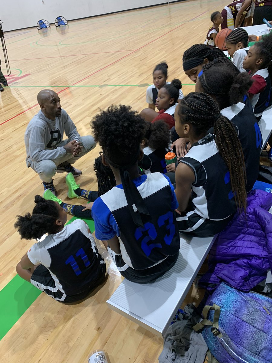 Coach KJ coaching up the 12u team to a 3-0 Sweep this weekend. Keep up the great work coach! #BlueSmoke #WeRunTheStreets