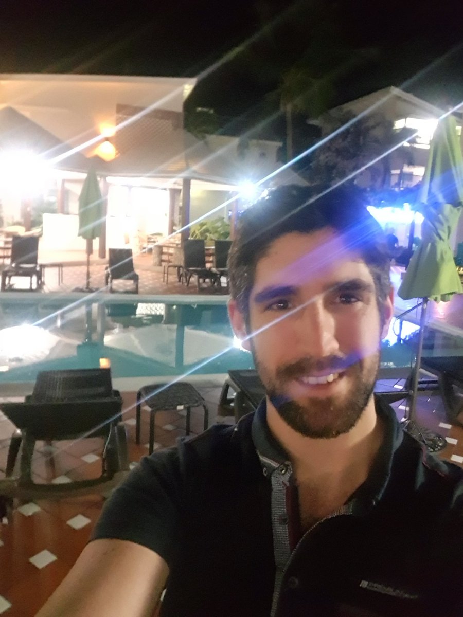 AfhRudi's tweet photo. Megérkeztem! Hulla fáradtan, legalább a látvány és az időjárás kárpótol. Üdvözlet a nyárból! :) https://t.co/h0Xnud3VEJ