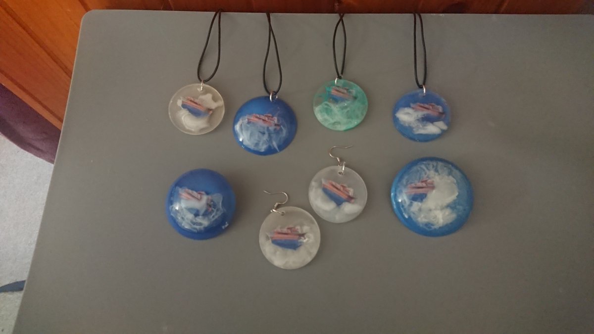 WaywardStrand's tweet image. We have a late (but very exciting) entry into #GameDevsforFiries #GameDevsforFireys

These are incredible and very unique Wayward Strand items, hand-made by our multi-talented @aspenforster, who surprised us with them at PAX last year!

(see thread for auction details!)