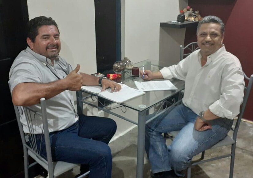 Más líderes agropecuarios se suman al desarrollo de sus sectores. Hoy en #Daule con Ing. Rafael Santos <a href="/Rafa_SantosR/">Rafael Santos Rivas</a> coordinador del <a href="/centro_daule/">Centro Agricola Cantonal de Daule</a> definiendo agenda para capacitaciones, brigadas de salud, emprendimientos EPS
cc:<a href="/IEPS_Ec/">IEPS Ecuador 🇪🇨</a> <a href="/MASGUAYAS/">Pedro Medina</a> <a href="/CEPSMontubiaEc/">Cámara Montubia Ec</a> <a href="/PMGuayas/">Pueblo Montubio Guayas</a>