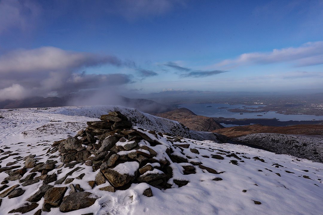 Snowy summits.. the view from Mangerton  Mountain Killarney National Park ❄️❄️ during the cold snap this weekend <a href="/Failte_Ireland/">Fáilte Ireland</a> #snow <a href="/KerryAirport/">Kerry Airport</a> <a href="/wildatlanticway/">Wild Atlantic Way</a> <a href="/MetEireann/">Met Éireann</a>