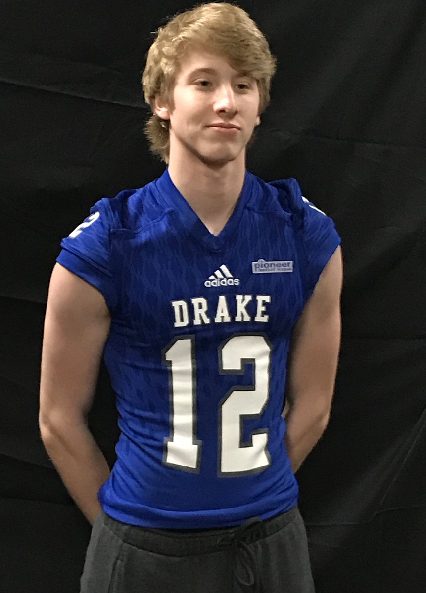 LukeBailey1212's tweet photo. Very excited to commit to Drake University 🔵⚪️ #GameChanger #BAM @WillieCashmore @tstepsis @DrakeBulldogsFB https://t.co/6hNemmagJ4