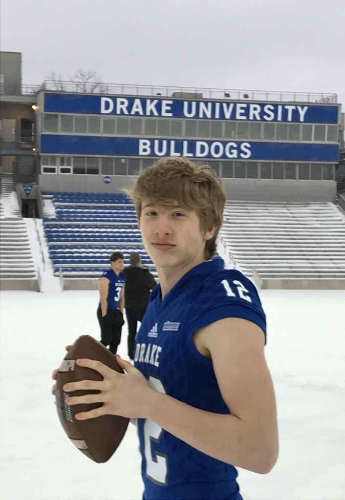LukeBailey1212's tweet photo. Very excited to commit to Drake University 🔵⚪️ #GameChanger #BAM @WillieCashmore @tstepsis @DrakeBulldogsFB https://t.co/6hNemmagJ4