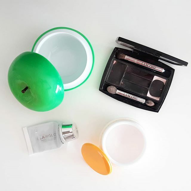 bagofmakeup's tweet photo. 🍏 Tony Moly Appletox: I didn't feel my skin improved after using this.
🌟 Lancome Fraicheur Rose: Love the quality of this palette but didn't like the huge amount of shimmer, even thou there's still product I'm calling it done.
💁🏻‍♀️ Glamglow mask: Truly loved it. I'll be buying … https://t.co/wp5amxfKRr